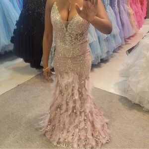 Prom dress(NEVER WORN)